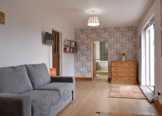 Garden room with double sofa bed